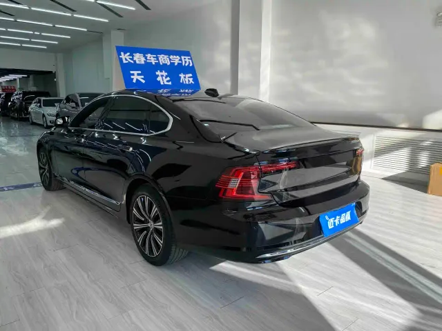 Volvo S90 — Фото автомобиля 12