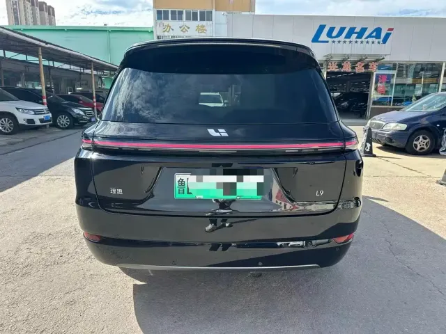 Li Auto L9 — Фото автомобиля 10
