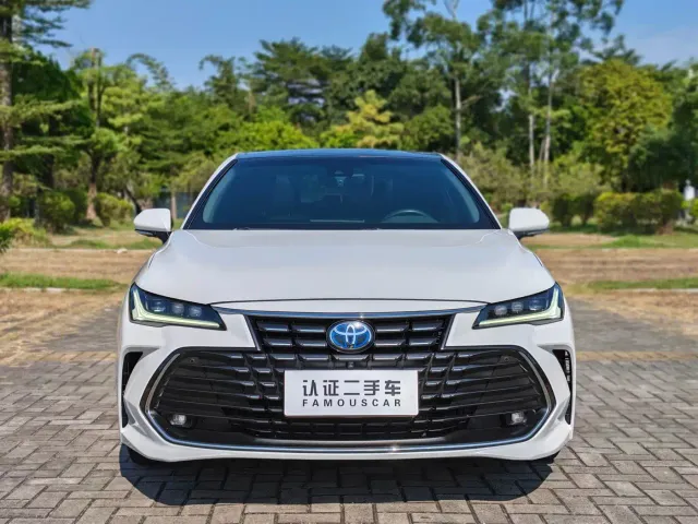 Toyota Avalon — Фото автомобиля 2