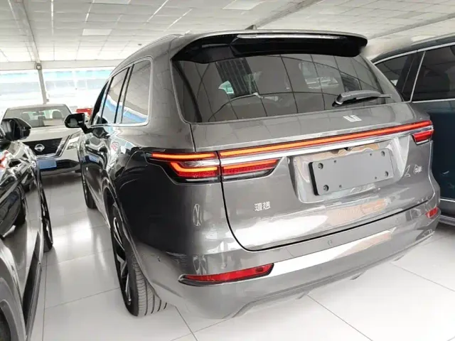 Li Auto ONE — Фото автомобиля 4