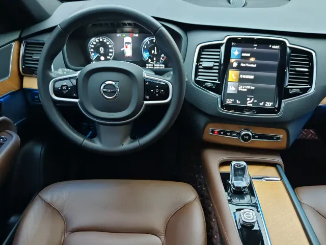 Volvo XC90 — Фото автомобиля 5