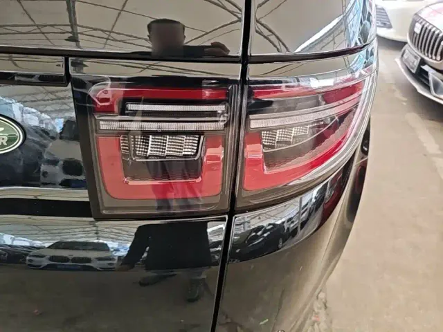 Land Rover Discovery Sport — Фото автомобиля 7