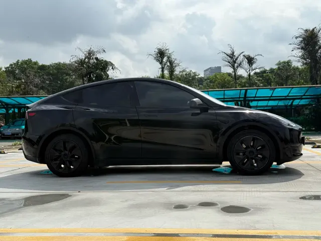 Tesla Model Y — Фото автомобиля 16