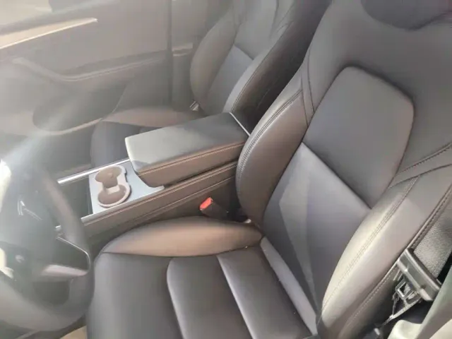 Tesla Model Y — Фото автомобиля 11
