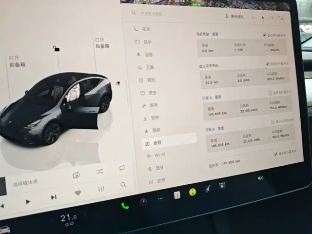Tesla Model Y — Фото автомобиля 11