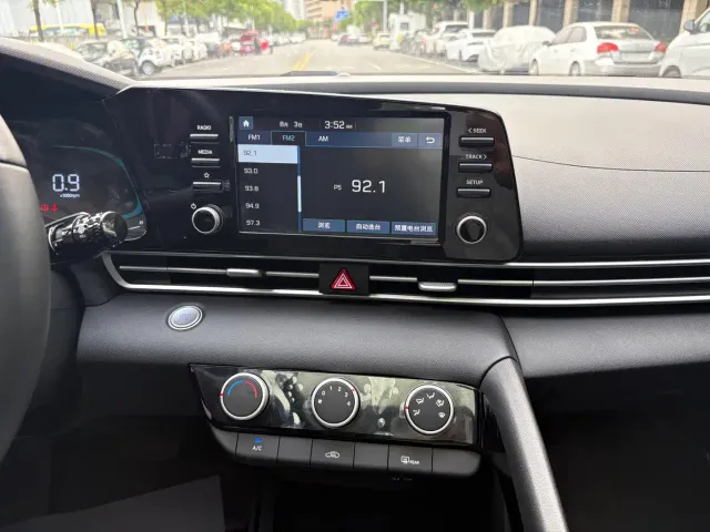 Hyundai Elantra — Фото автомобиля 12