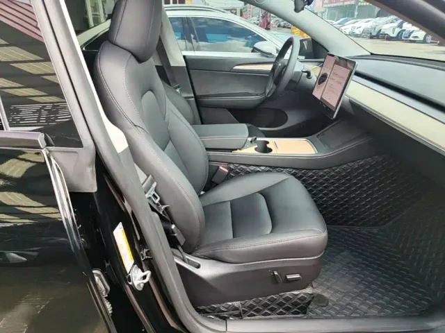 Tesla Model Y — Фото автомобиля 19
