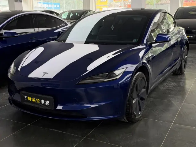 Фотография автомобиля — Tesla Model 3