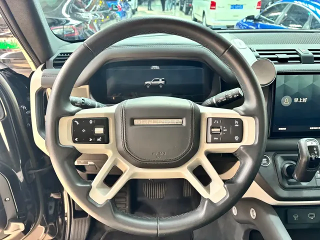 Land Rover Defender — Фото автомобиля 8