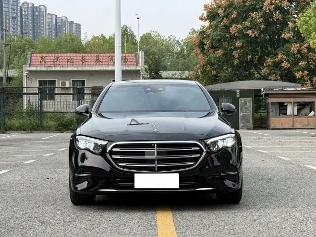 Mercedes-Benz E-Class — Фото автомобиля 2