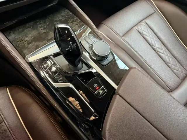 BMW 5 Series — Фото автомобиля 12
