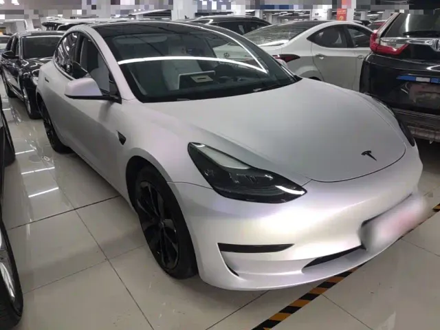Tesla Model 3 — Фото автомобиля 3
