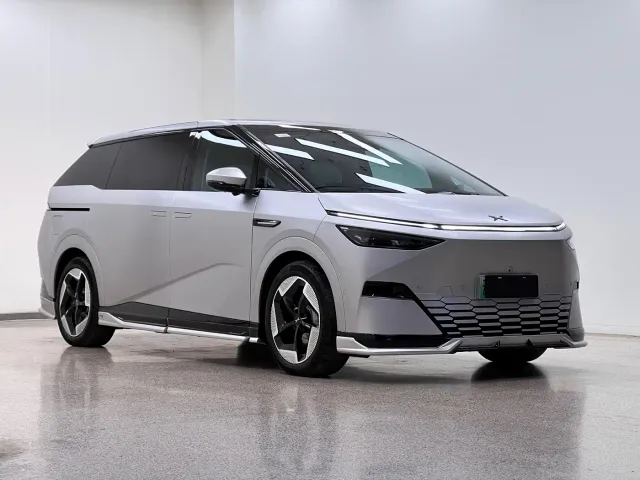 Xpeng X9 — Фото автомобиля 3