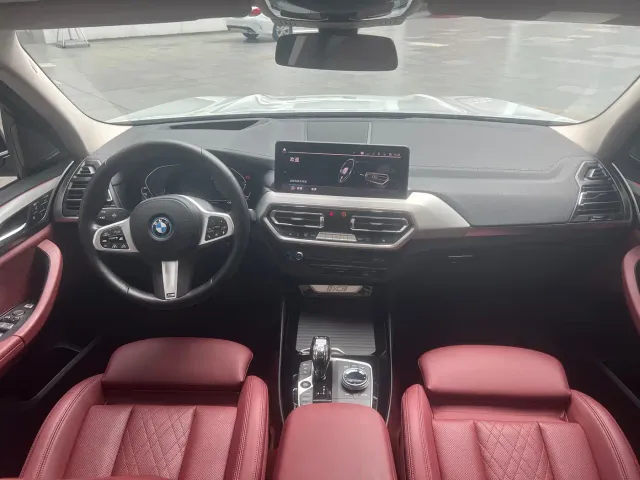 BMW iX3 — Фото автомобиля 8