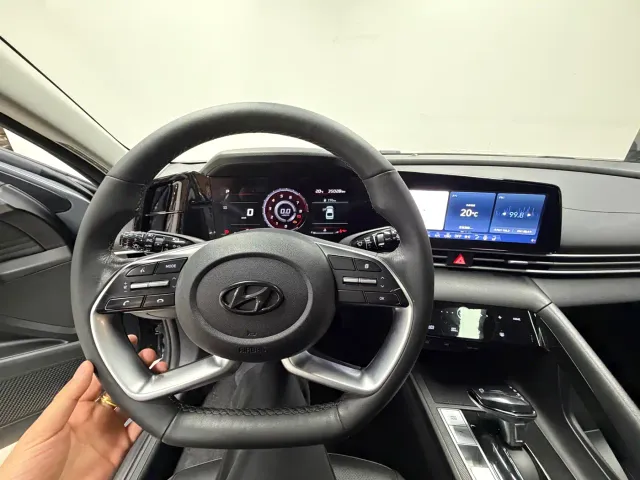 Hyundai Elantra — Фото автомобиля 10
