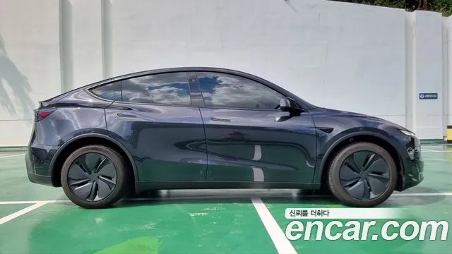 Tesla Model Y — Фото автомобиля 4