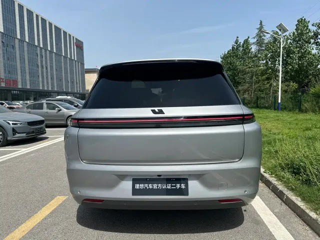 Li Auto L8 — Фото автомобиля 13