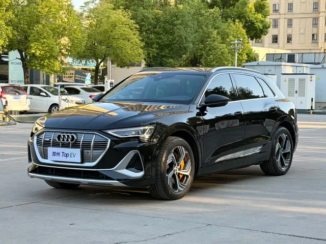 Фотография автомобиля — Audi e-tron