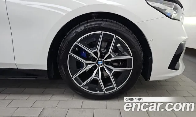 BMW 5 Series G60 — Фото автомобиля 6