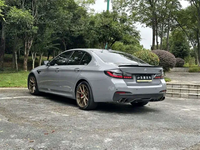 BMW 5 Series — Фото автомобиля 15
