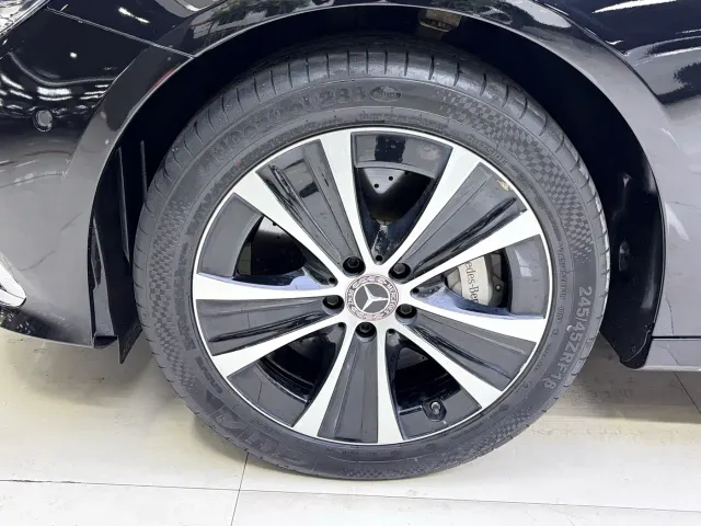 Mercedes-Benz E-Class — Фото автомобиля 10