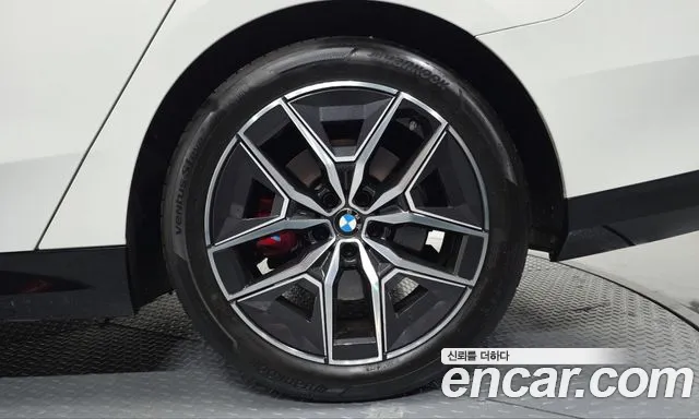 BMW 5 Series G60 — Фото автомобиля 6