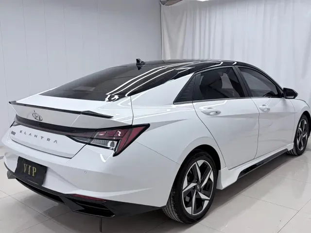 Hyundai Elantra — Фото автомобиля 4