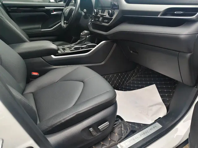 Toyota Highlander — Фото автомобиля 12