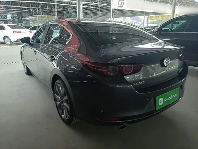 Mazda Axela — Фото автомобиля 4