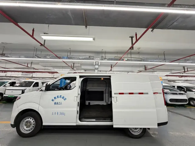 Ruichi New Energy EC75 — Фото автомобиля 9
