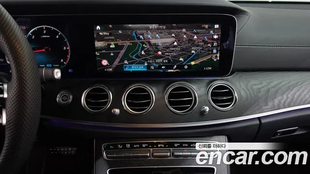 Mercedes-Benz E-Class — Фото автомобиля 13