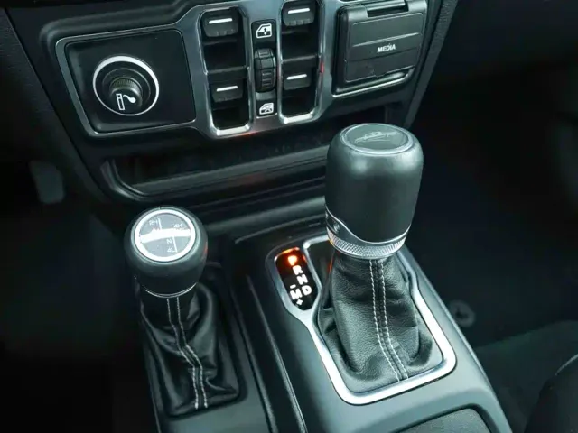 Jeep Gladiator 2022 3.6L Pioneer Edition — Фото автомобиля 8