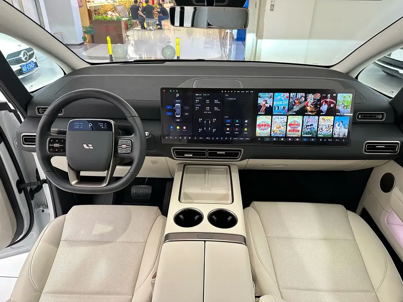 Li Auto Li Auto MEGA 2025 Model Home Family Special Edition — Фото автомобиля 13