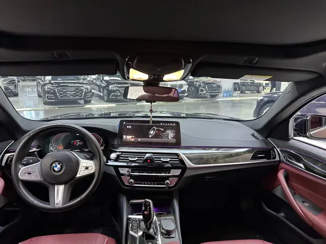 BMW 5 Series — Фото автомобиля 12