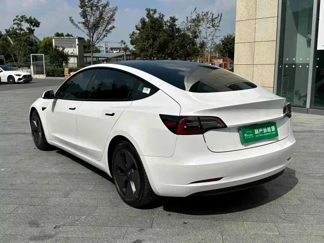 Tesla Model 3 — Фото автомобиля 7