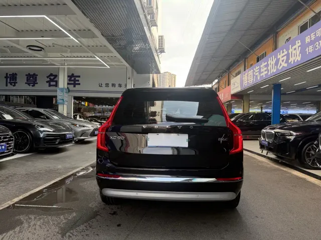 Volvo XC90 — Фото автомобиля 26
