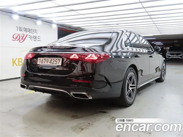 Mercedes-Benz E-Class — Фото автомобиля 4