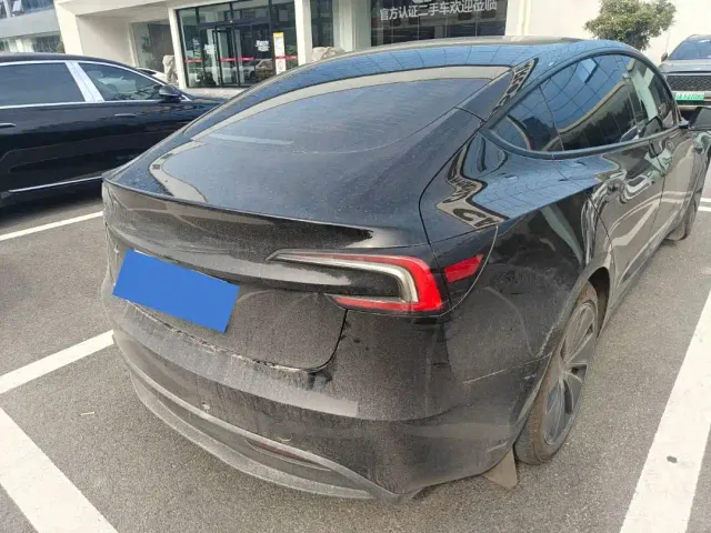Tesla Model 3 — Фото автомобиля 4