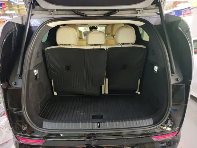 Li Auto MEGA — Фото автомобиля 18