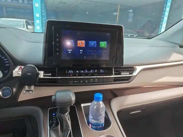 Toyota Sienna — Фото автомобиля 12