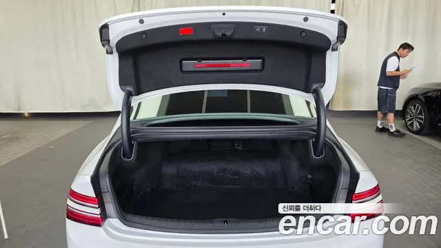 Genesis G80 Electrified G80 (RG3) — Фото автомобиля 14
