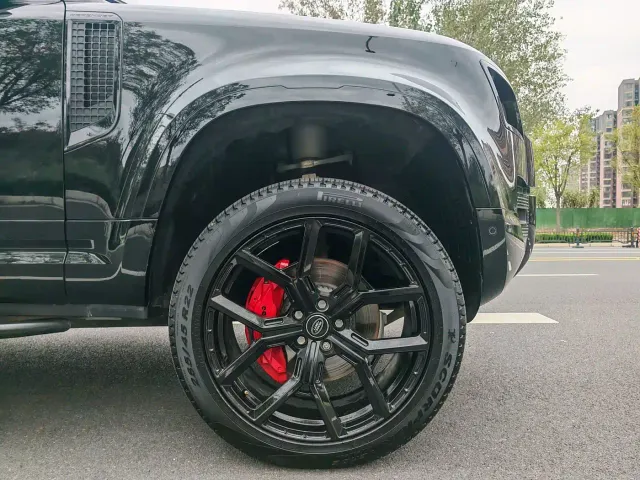 Land Rover Defender — Фото автомобиля 27