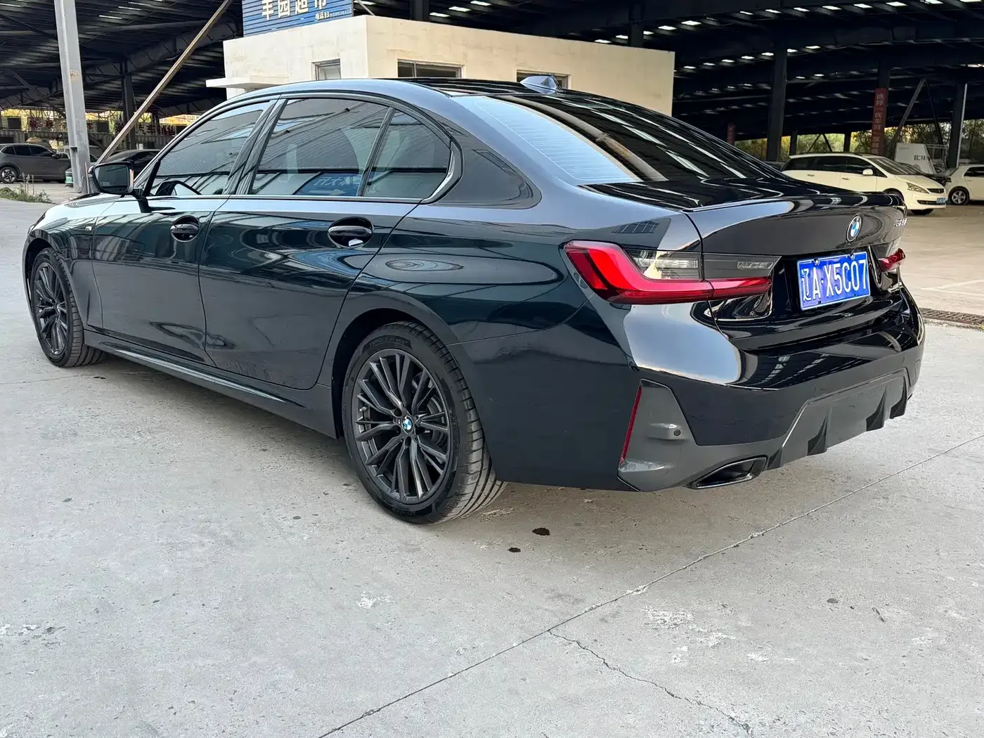 BMW BMW 3 Series 2023 325Li M Sport Black Night Package — Фото автомобиля 6