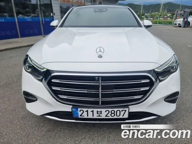 Mercedes-Benz E-Class — Фото автомобиля 2