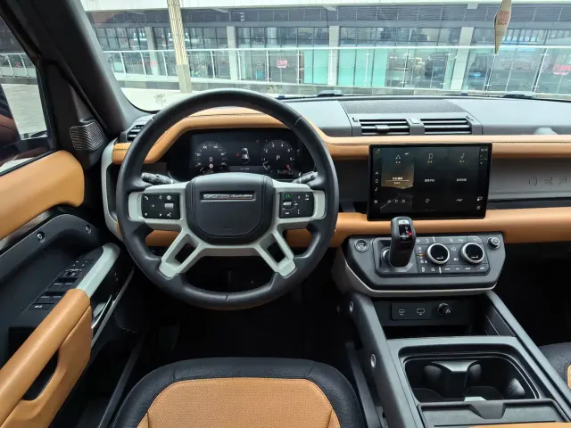 Land Rover Defender — Фото автомобиля 12