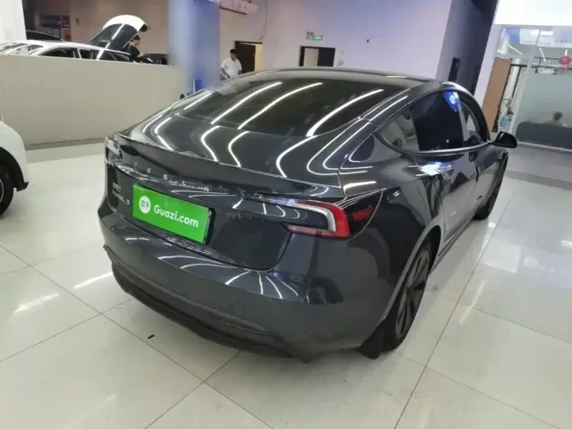 Tesla Model 3 — Фото автомобиля 6