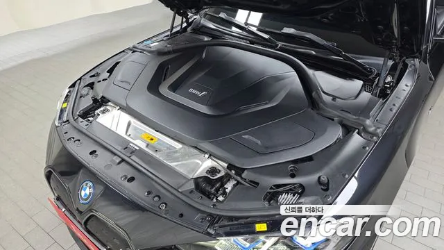 BMW i4 — Фото автомобиля 5