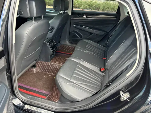 Volkswagen Passat — Фото автомобиля 16