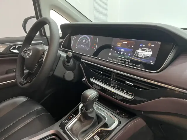 GAC Trumpchi M6 — Фото автомобиля 13