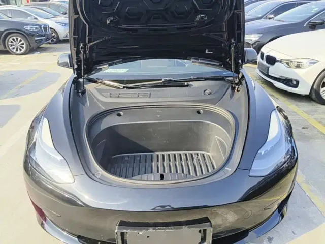 Tesla Model 3 — Фото автомобиля 19